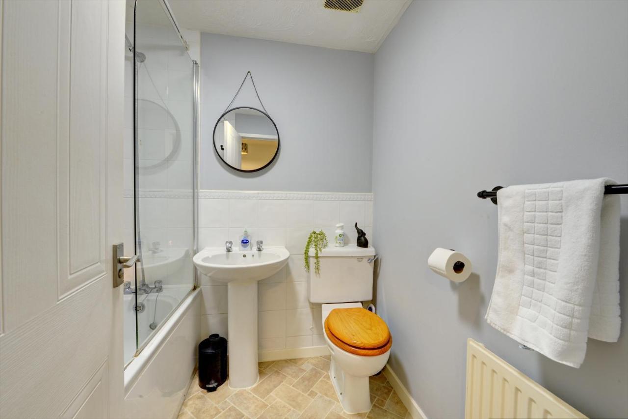 Modern 2 Bed House Sleeps 6 Southam Town Centre - Inspire Homes Ltd 외부 사진