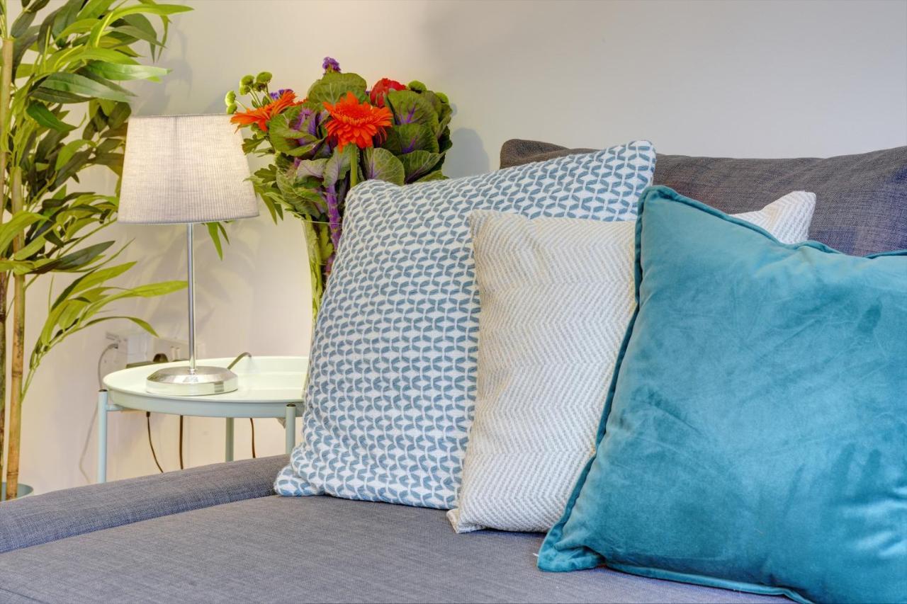 Modern 2 Bed House Sleeps 6 Southam Town Centre - Inspire Homes Ltd 외부 사진